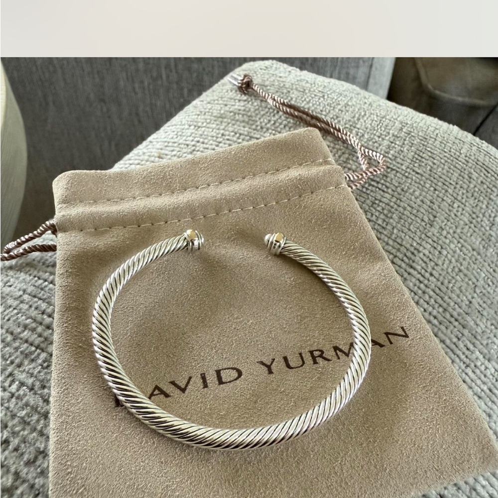 New  David Yurman 18k  w authenticity and dust bag
CLASSIC CABLE BRACELET 3mm